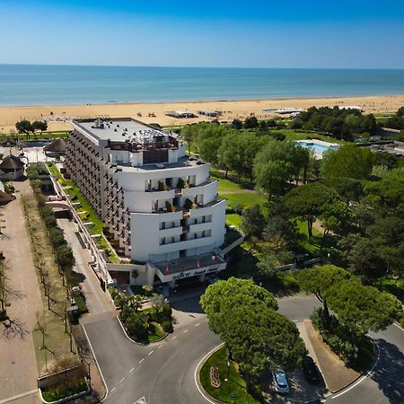Savoy Beach Hotel & Thermal Spa Bibione Bagian luar foto Aerial view of the hotel