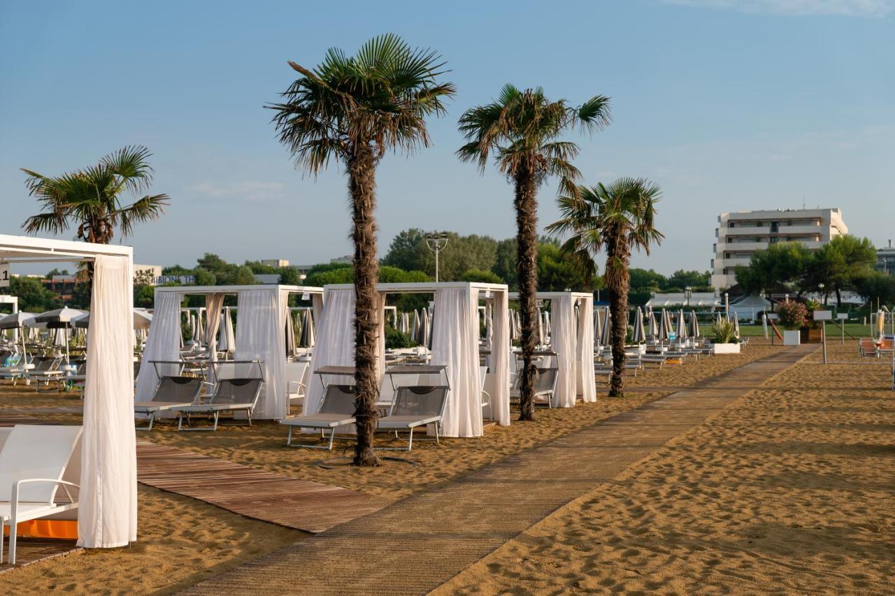 Savoy Beach Hotel & Thermal Spa Bibione Bagian luar foto Beach in Rimini