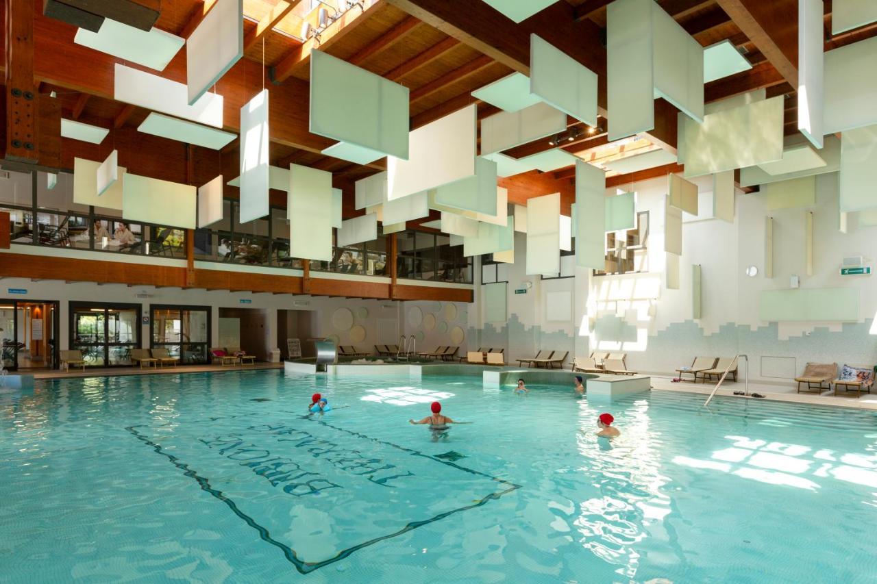 Savoy Beach Hotel & Thermal Spa Bibione Bagian luar foto The swimming pool
