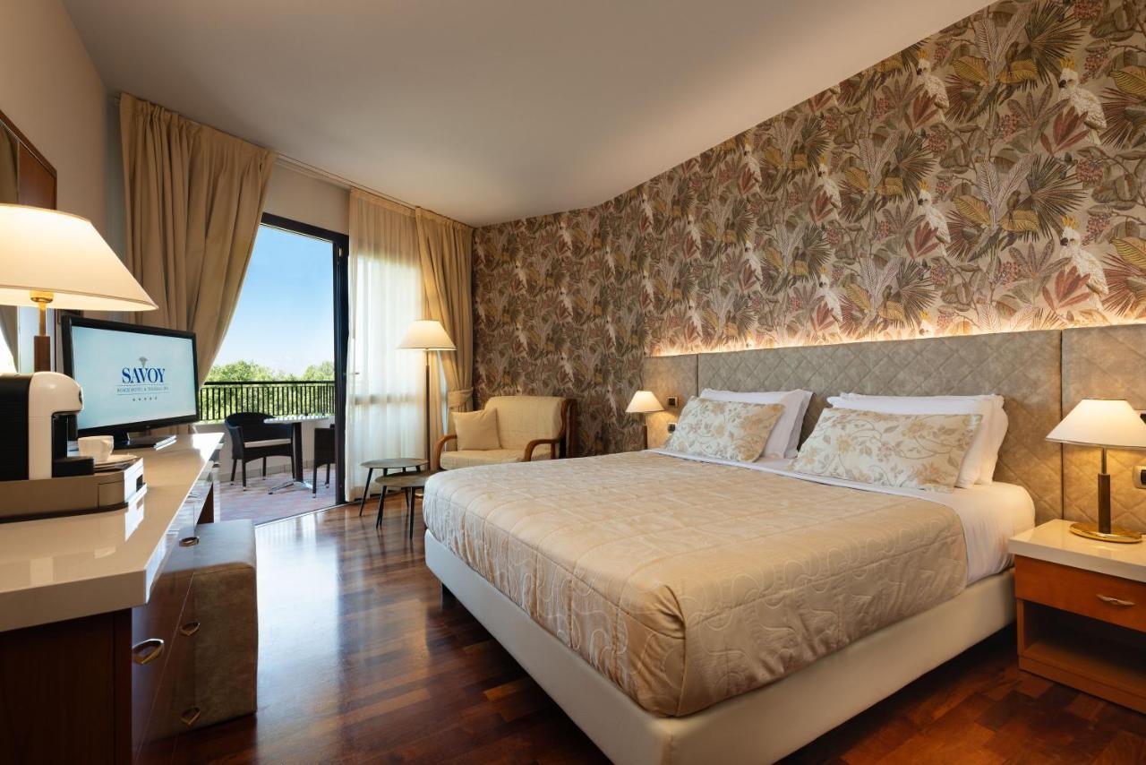 Savoy Beach Hotel & Thermal Spa Bibione Bagian luar foto A room at the hotel