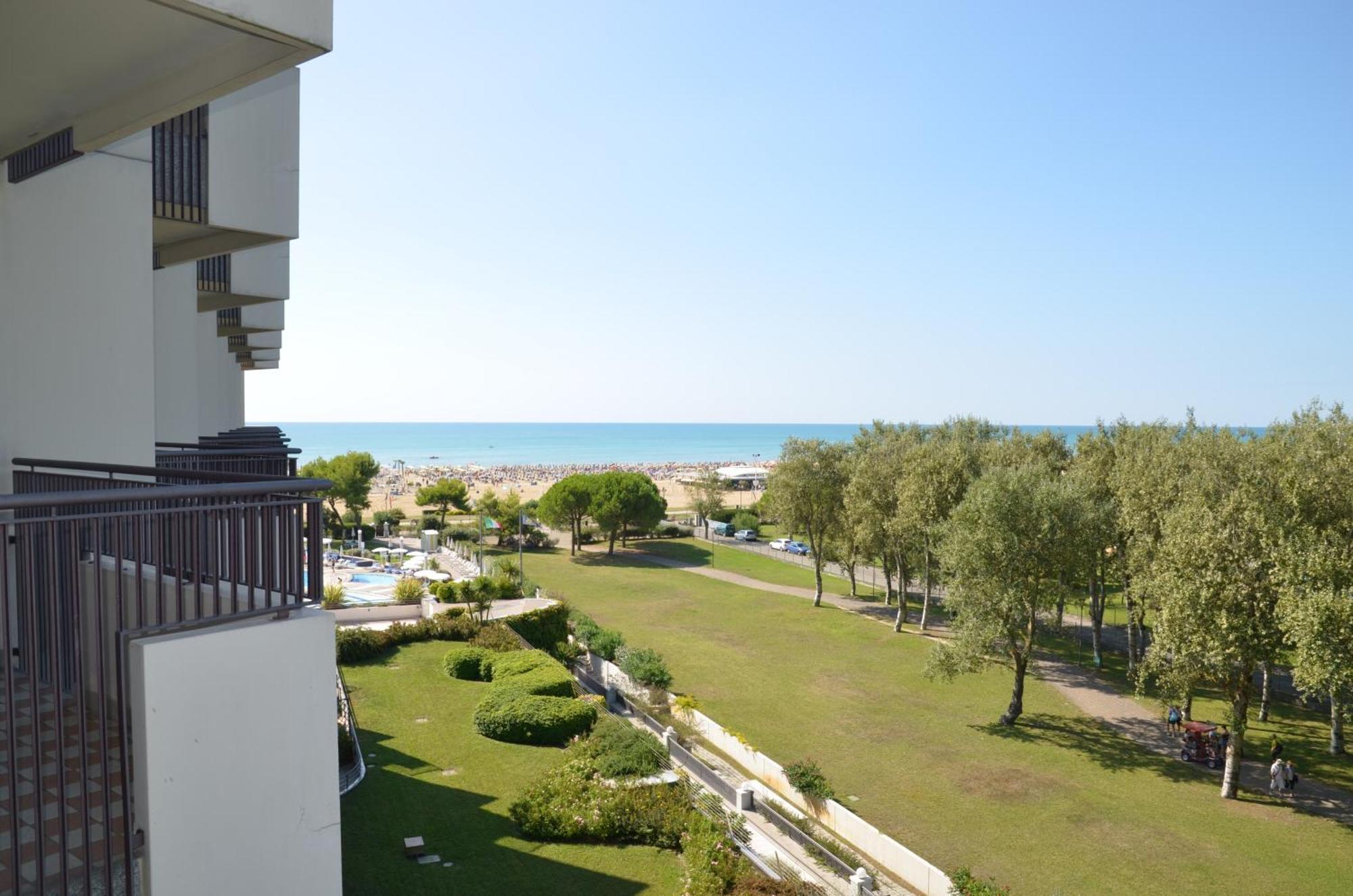 Savoy Beach Hotel & Thermal Spa Bibione Bagian luar foto