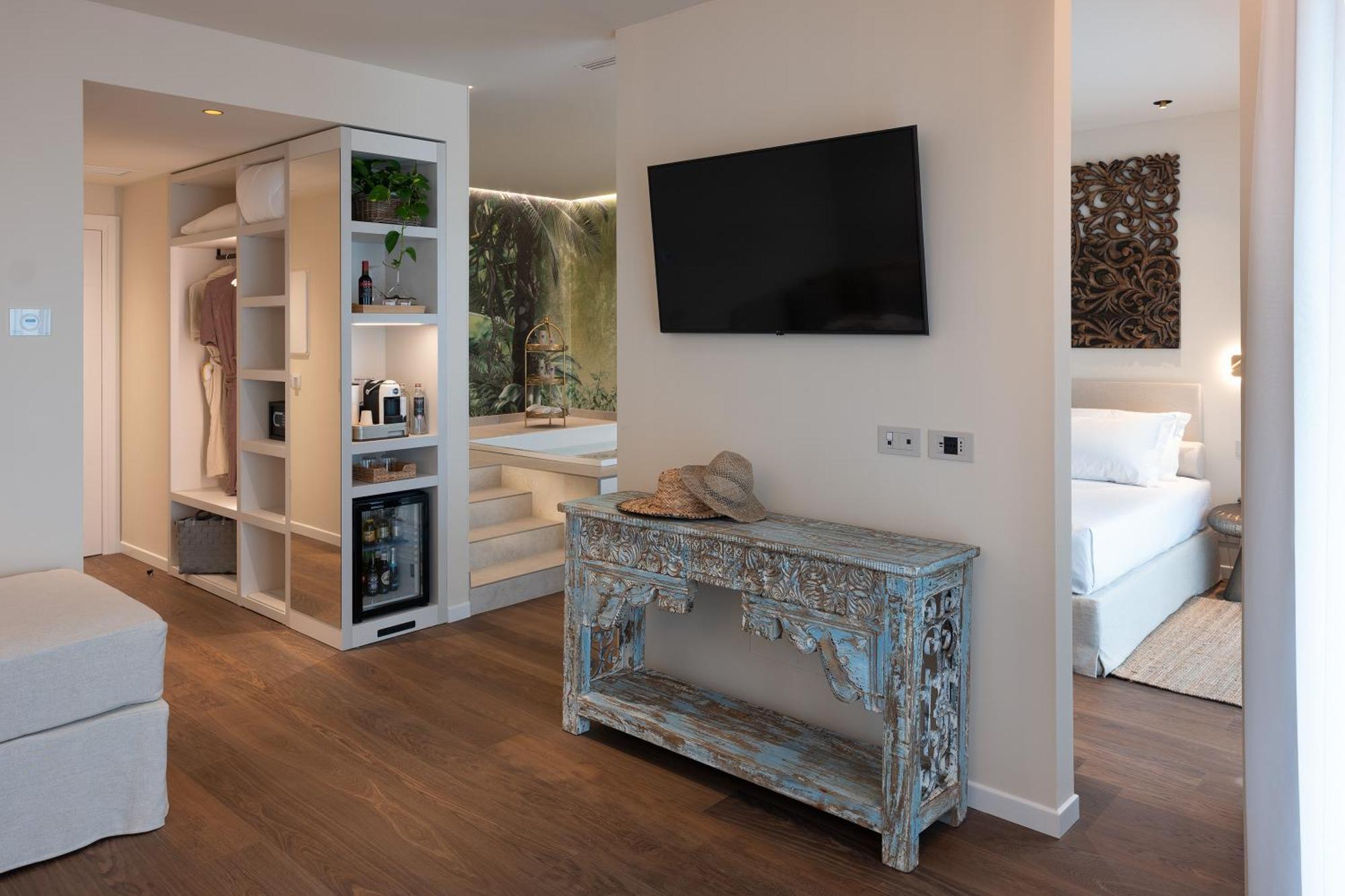 Savoy Beach Hotel & Thermal Spa Bibione Bagian luar foto A room at the hotel