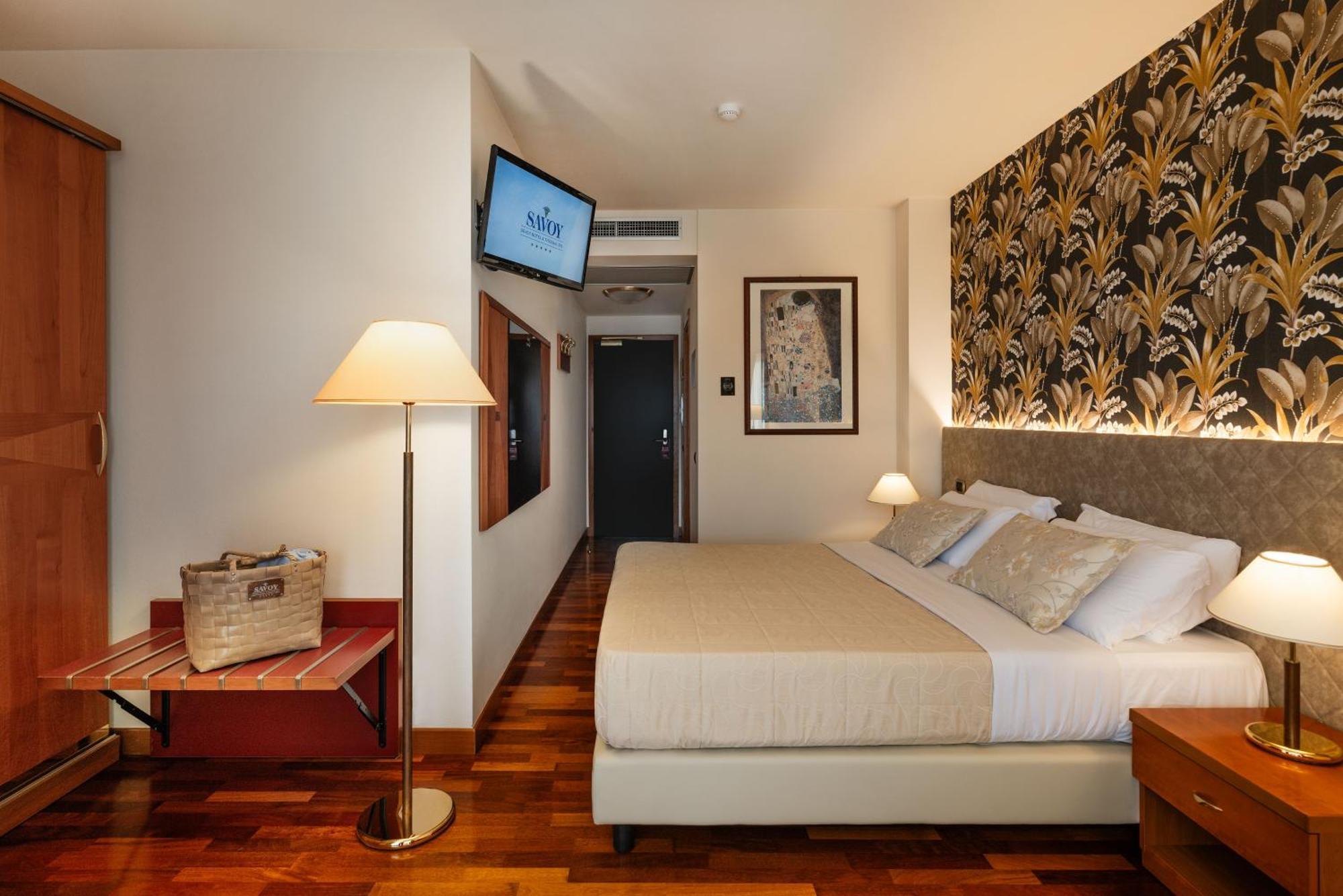 Savoy Beach Hotel & Thermal Spa Bibione Bagian luar foto A room at the hotel