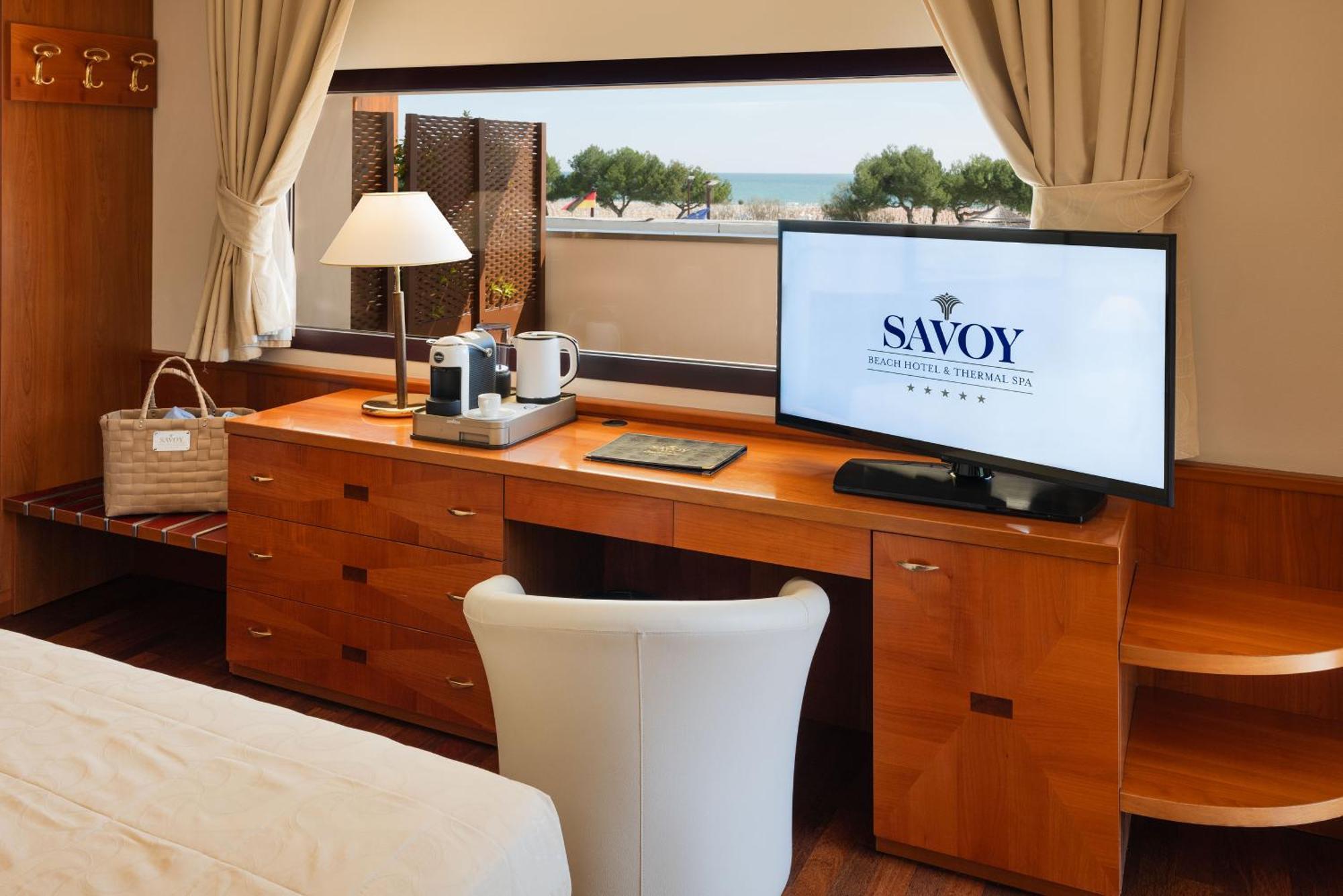 Savoy Beach Hotel & Thermal Spa Bibione Bagian luar foto A room at Savoy Hotel