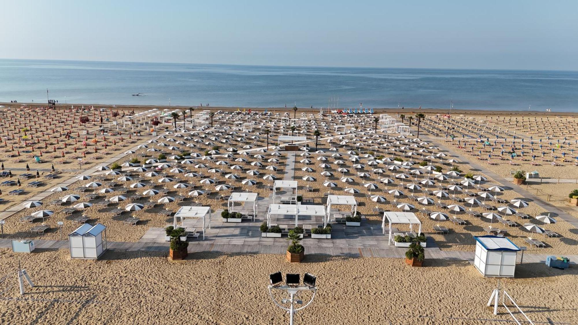 Savoy Beach Hotel & Thermal Spa Bibione Bagian luar foto The beach of El Toro